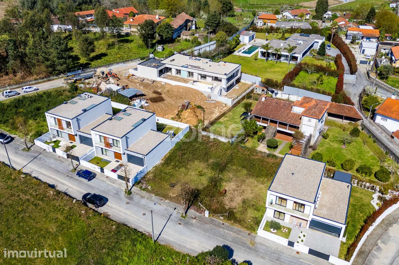 Moradia T3 em estrutura, Vila Verde - Grande imagem: 5/26