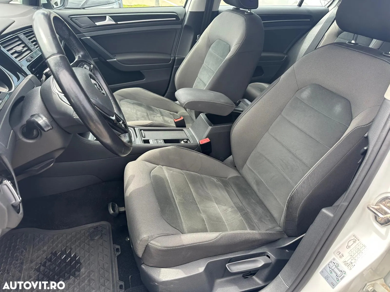 Volkswagen Golf 1.6 TDI DSG Highline - 14