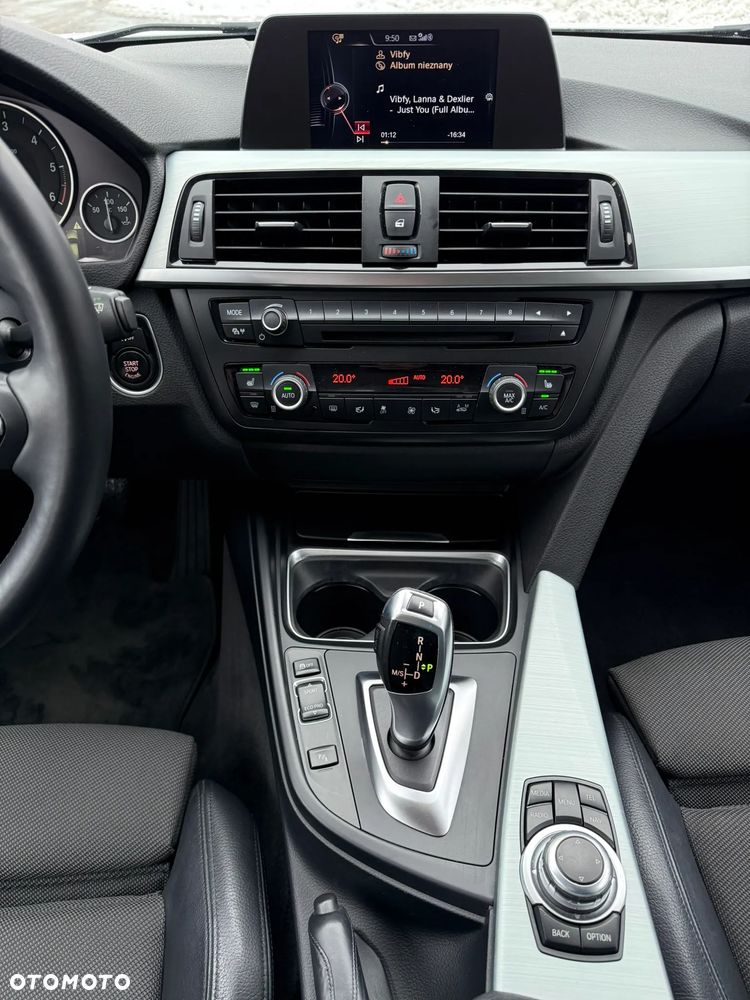 BMW Seria 3 320d xDrive Sport Line - 36