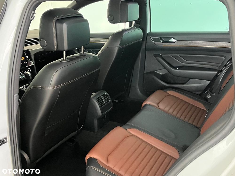 Volkswagen Passat Variant 2.0 TSI Elegance DSG - 36