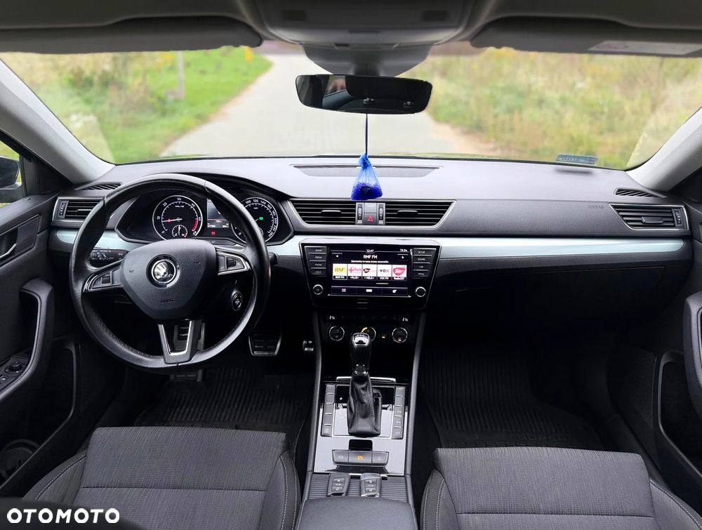 Skoda Superb 2.0 TDI Sportline DSG - 13