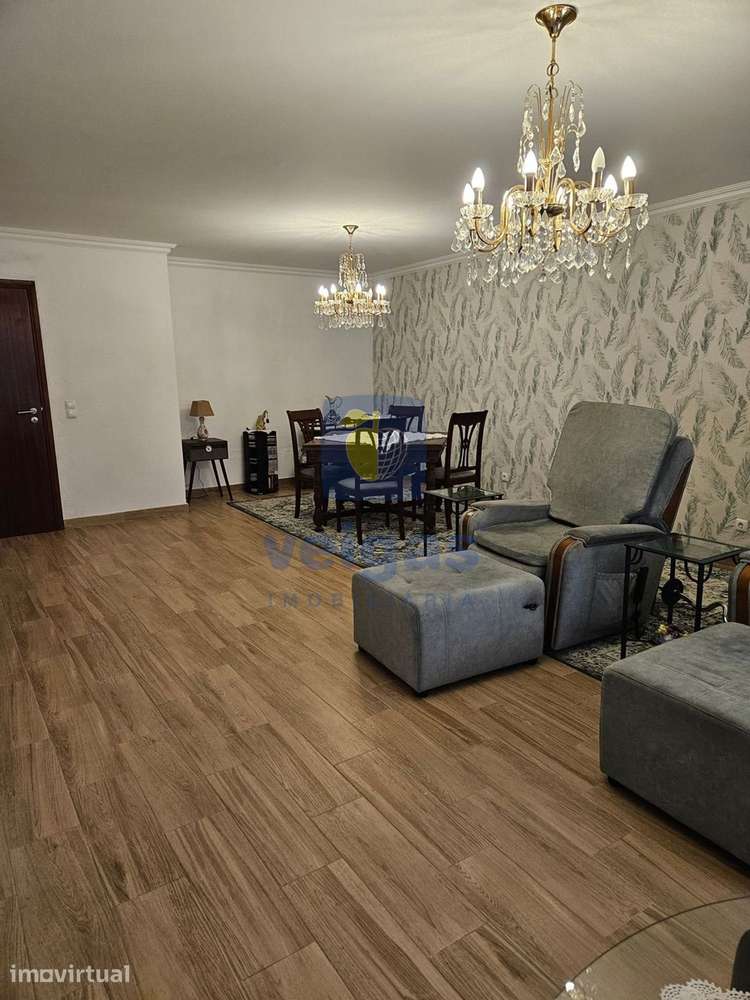 Moradia com 370 m² + Espaço Comercial + Garagem | A 1 Minuto da CP - Grande imagem: 3/51