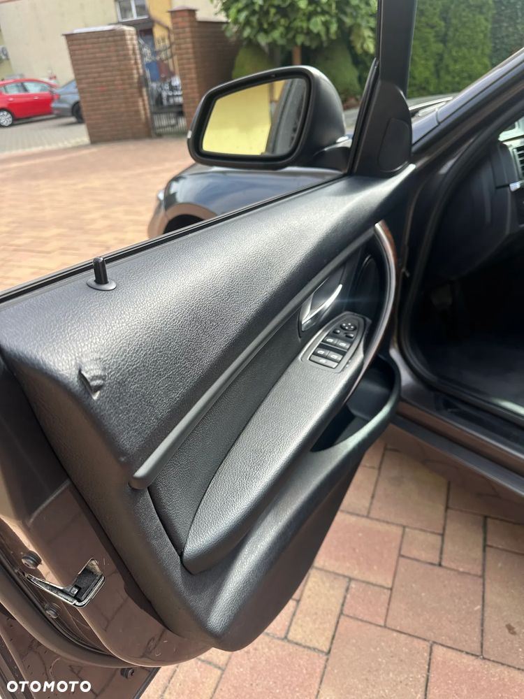 BMW Seria 3 328i xDrive - 15