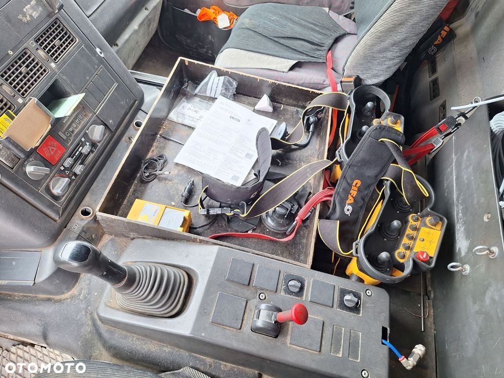 Iveco Eurotrakker 260E38 6X4 + Cifa 32 - 21