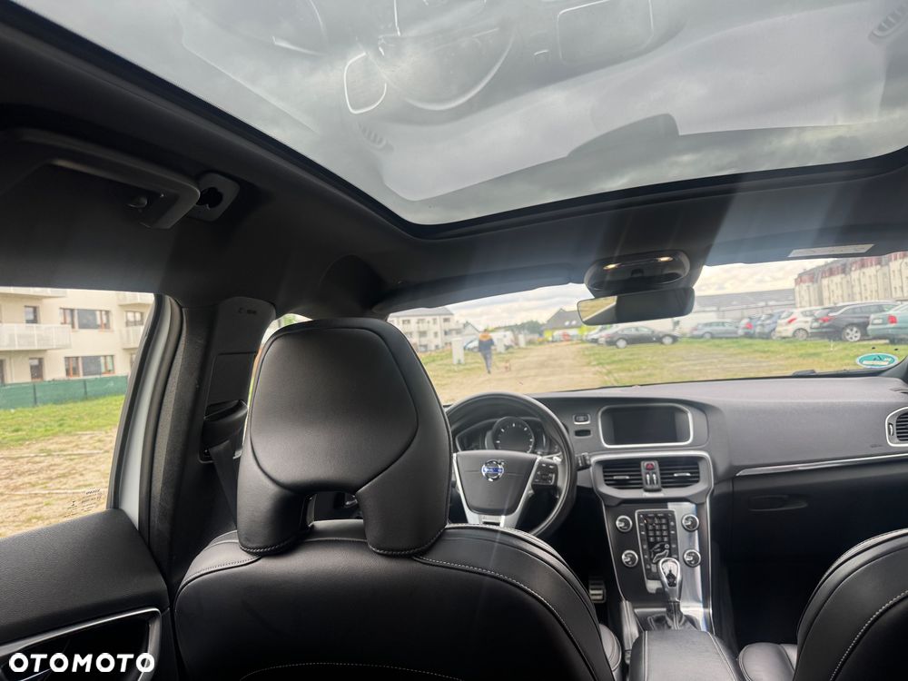 Volvo V40 D4 Drive-E R-Design Momentum - 6