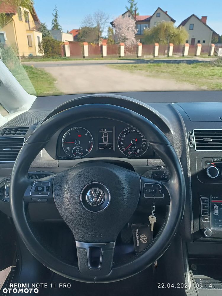 Volkswagen Touran - 16