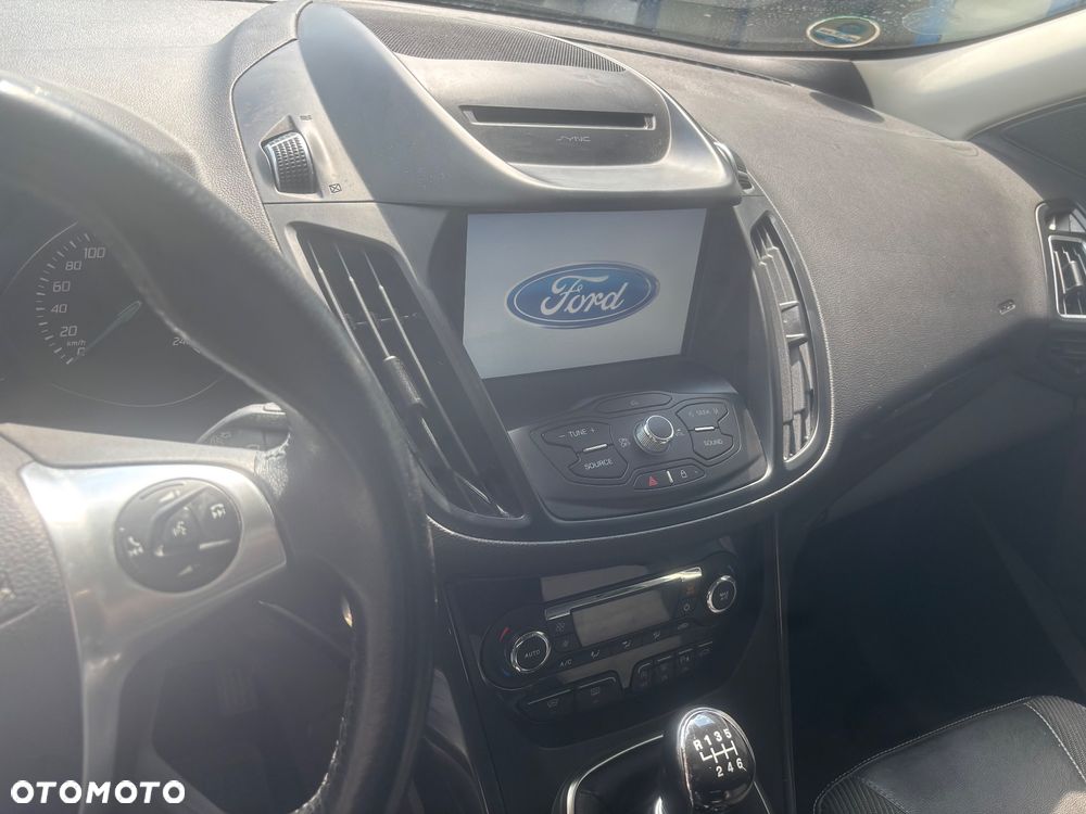 Ford Kuga 1.5 EcoBoost 2x4 Titanium - 2