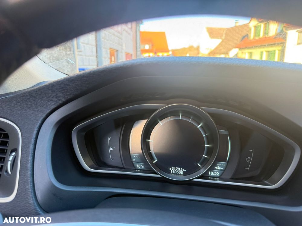 Volvo V40 D4 Momentum - 2