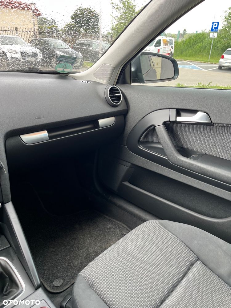 Audi A3 3-drzwiowe 1.6 Ambiente - 12