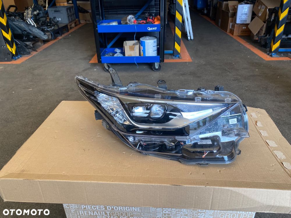 TOYOTA AURIS 2 II lift E18 FULL LED LAMPA PRZEDNIA PRAWA REFLEKTOR PRZEDNI PRAWY PRZÓD EUROPA 81110-02K60 - 1