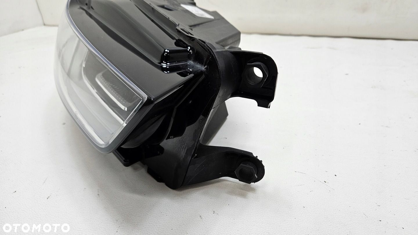 LAMPA PRAWA PRZÓD JAGUAR I-PACE X590 HIGH J9D3 - 8