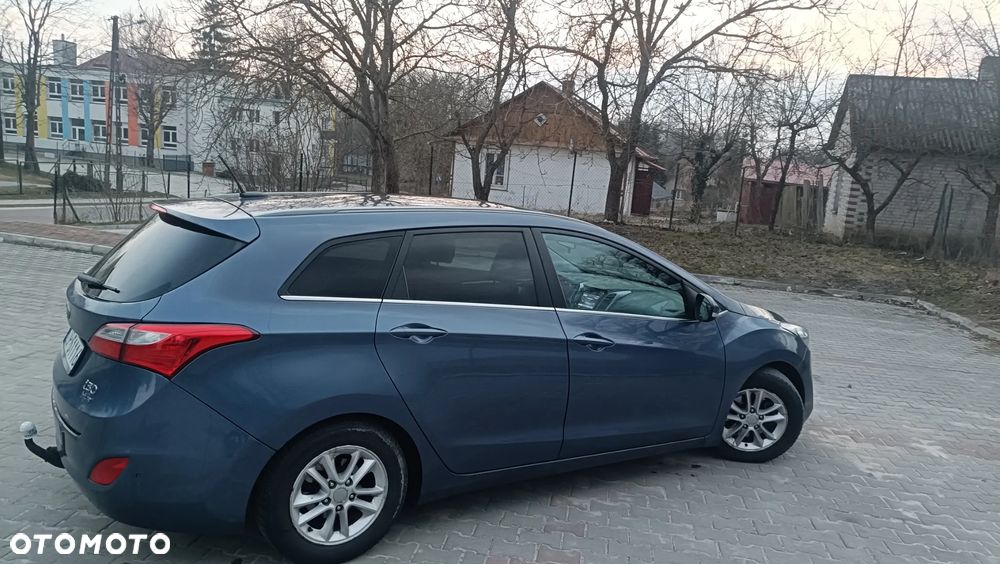 Hyundai i30 blue 1.6 CRDi Trend - 14