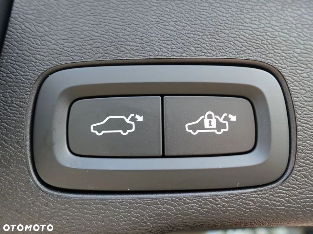 Volvo XC 60 B5 B AWD Plus Black Edition - 10