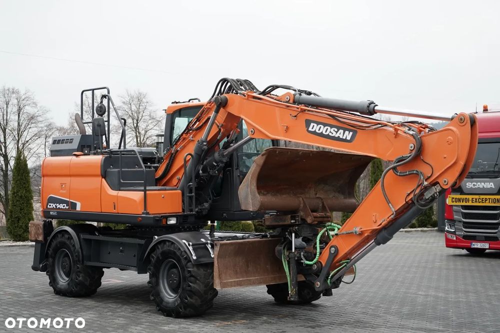 Doosan DX 140W / KOPARKA KOŁOWA / JOYSTICK /  POWERTILT OBROTNICA / 2019 ROK / - 10
