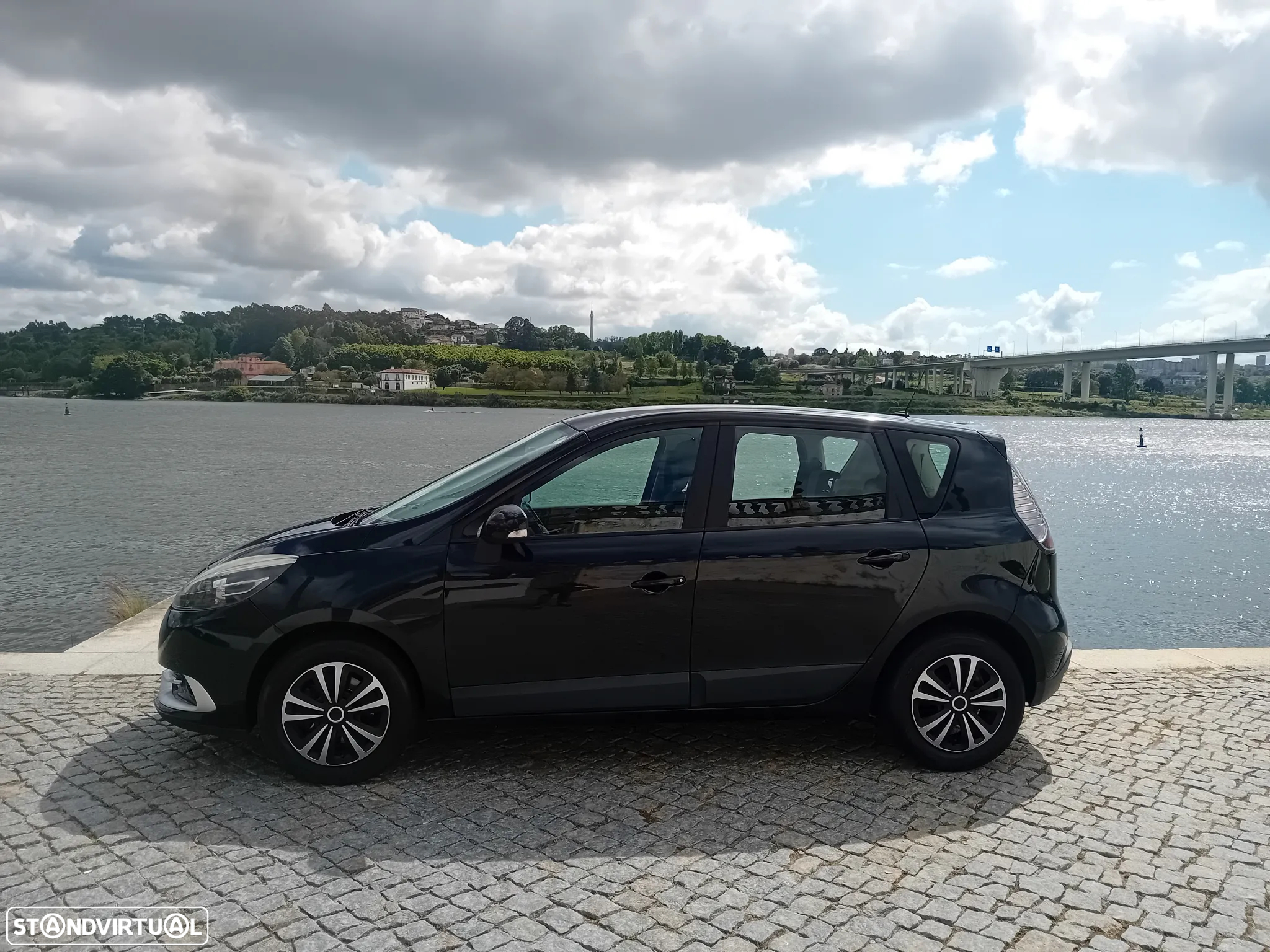 Renault Scénic 1.5 dCi Dynamique S - 4