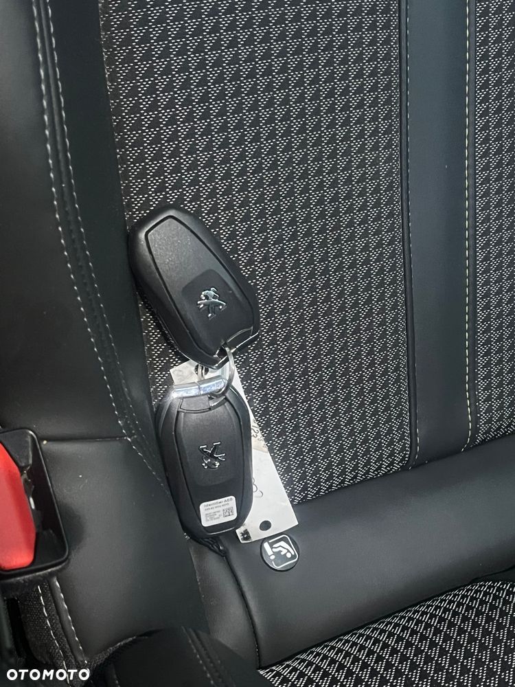 Peugeot 2008 136 GT - 33