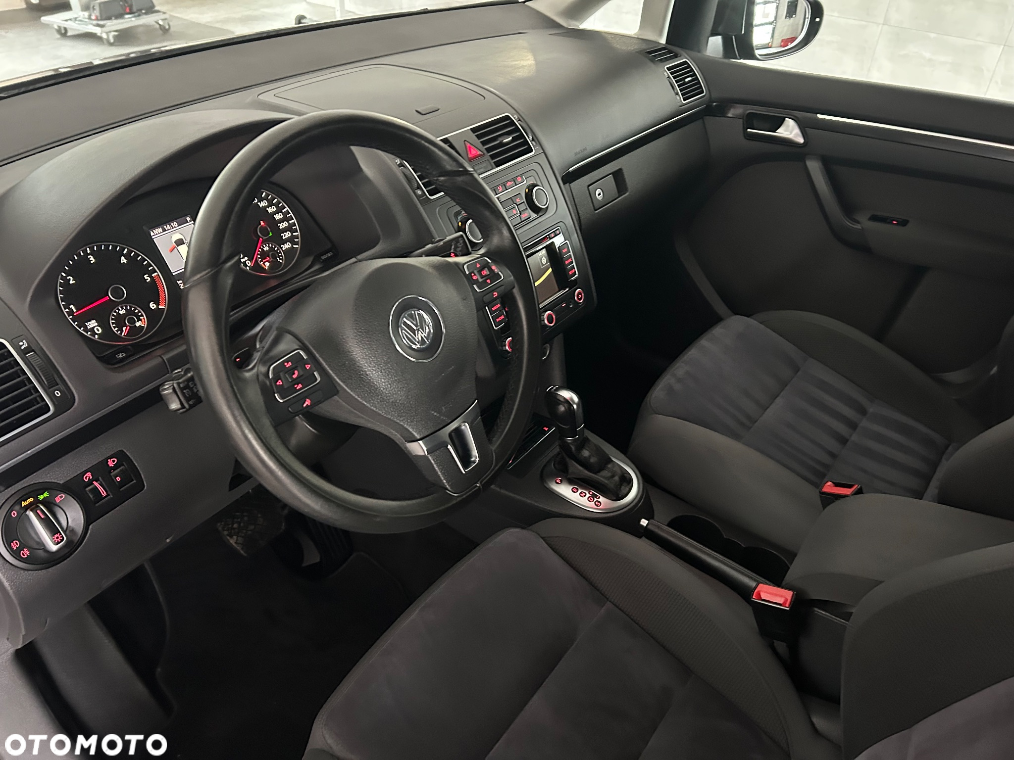 Volkswagen Touran 2.0 TDI BMT Comfortline Plus DSG - 15