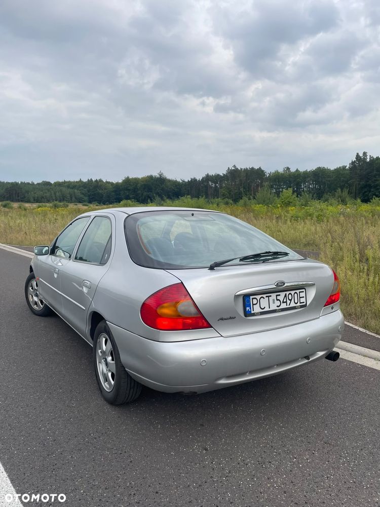 Ford Mondeo 2.5 V6 Ghia - 6