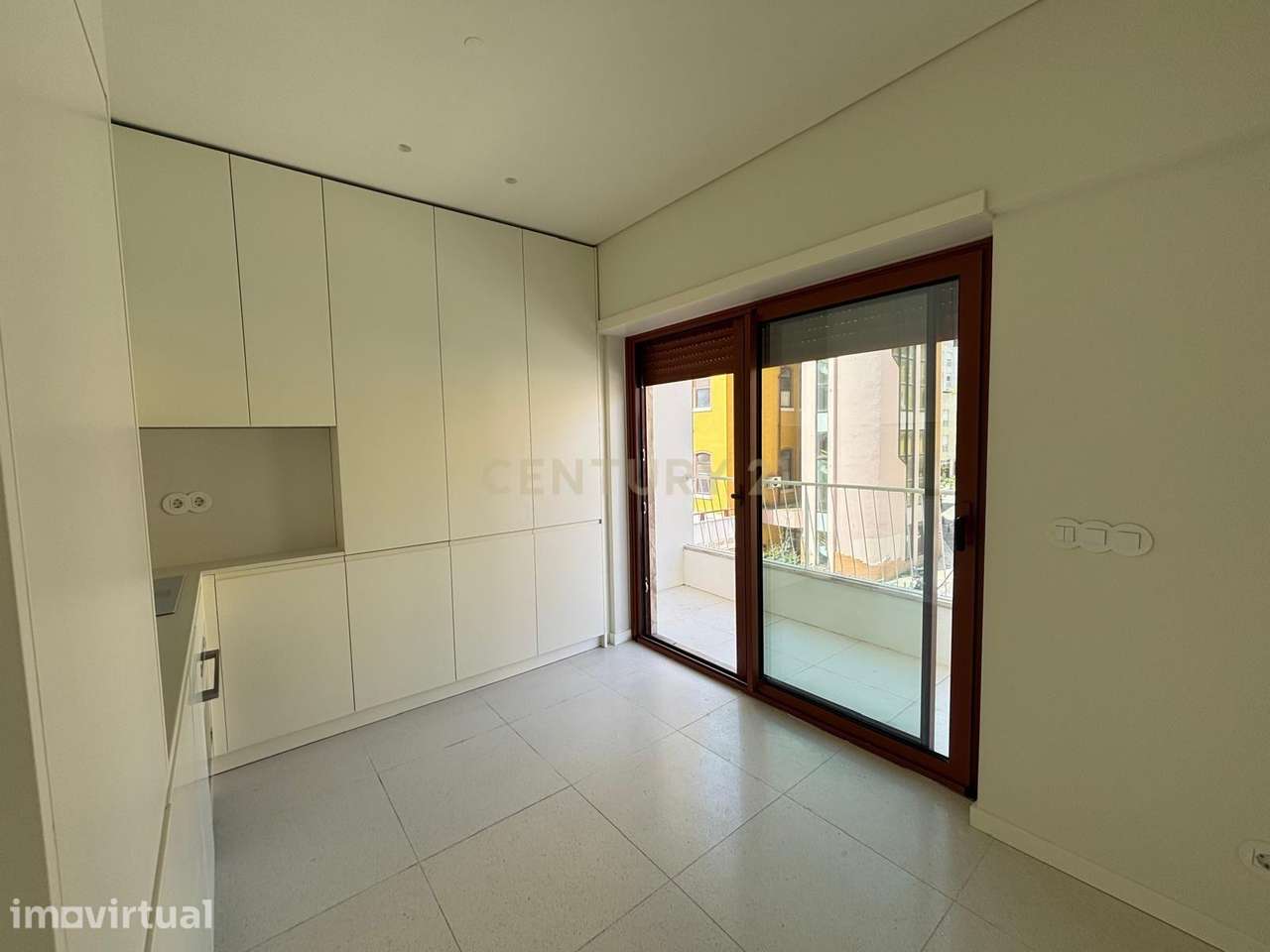 Apartamento T2  Renovado no Beato com Garagem - Grande imagem: 5/17