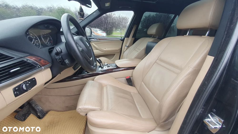 BMW X5 4.8i xDrive - 10