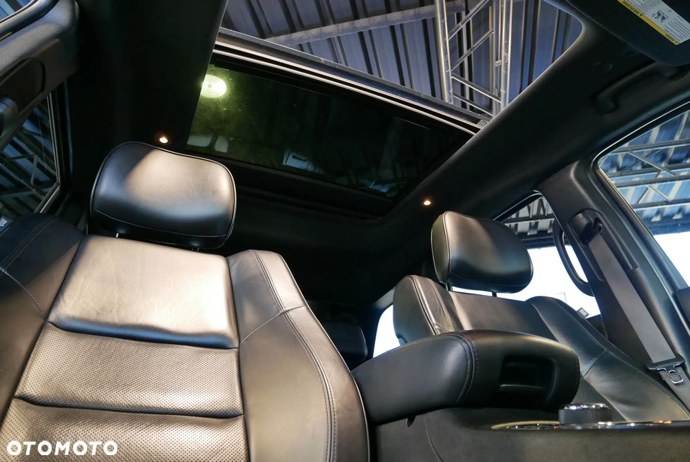 Jeep Grand Cherokee - 30