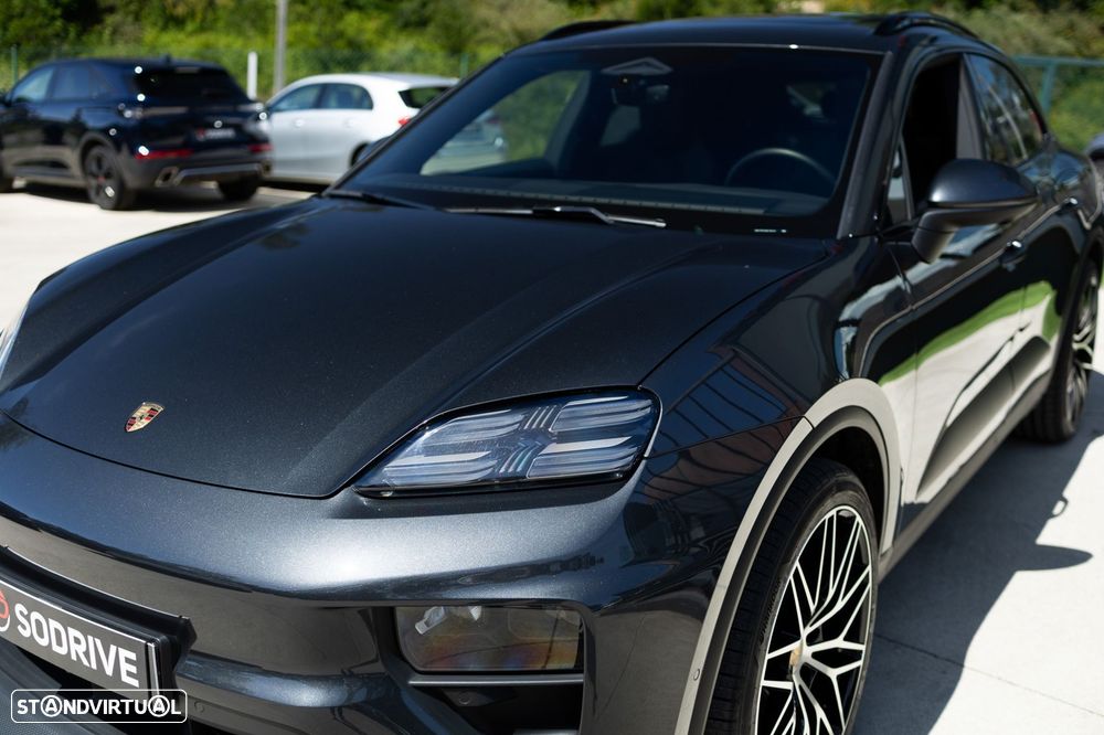 Porsche Macan Electric 4 - 25