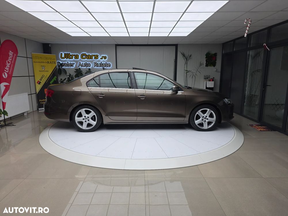 Volkswagen Jetta 2.0 TDI DSG Highline - 6