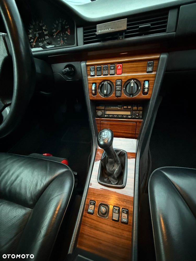 Mercedes-Benz W124 (1984-1993) - 13
