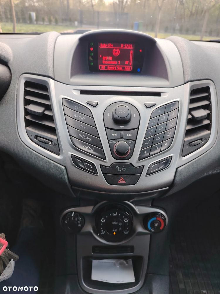 Ford Fiesta 1.25 Titanium EU5 - 10