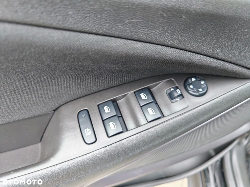 Opel Crossland X - 15
