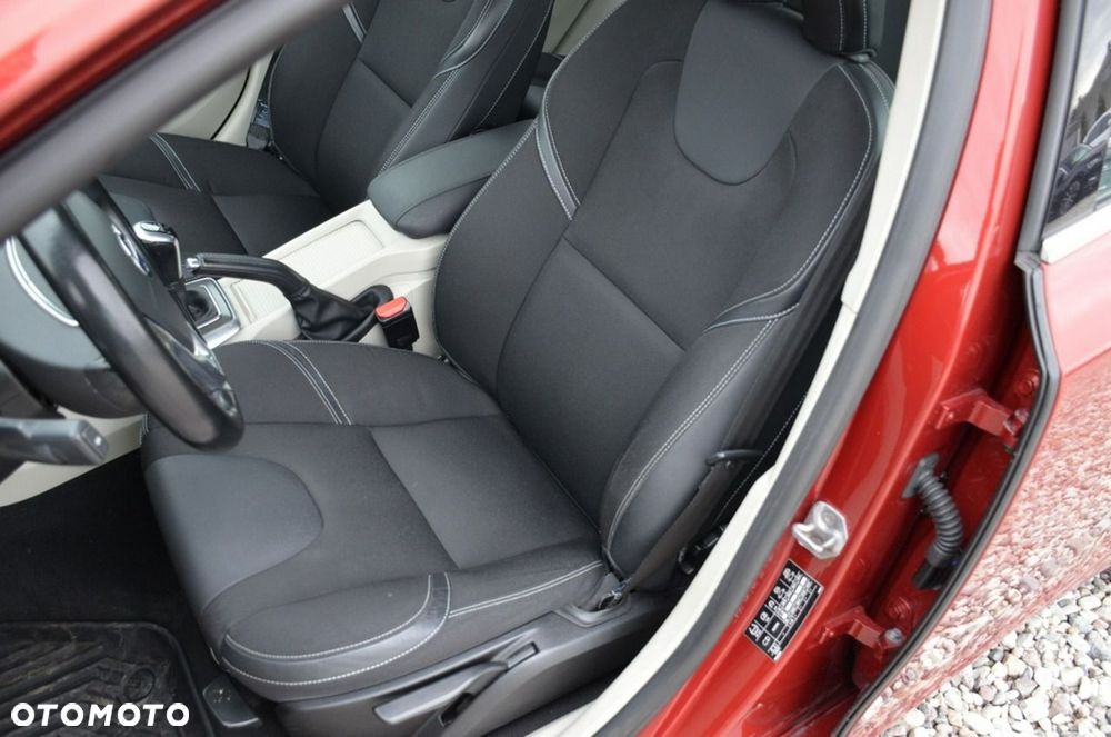 Volvo V40 - 25