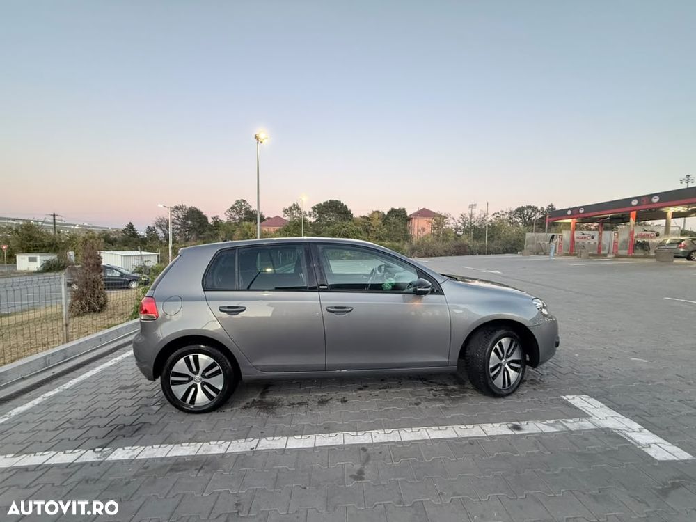 Volkswagen Golf - 8