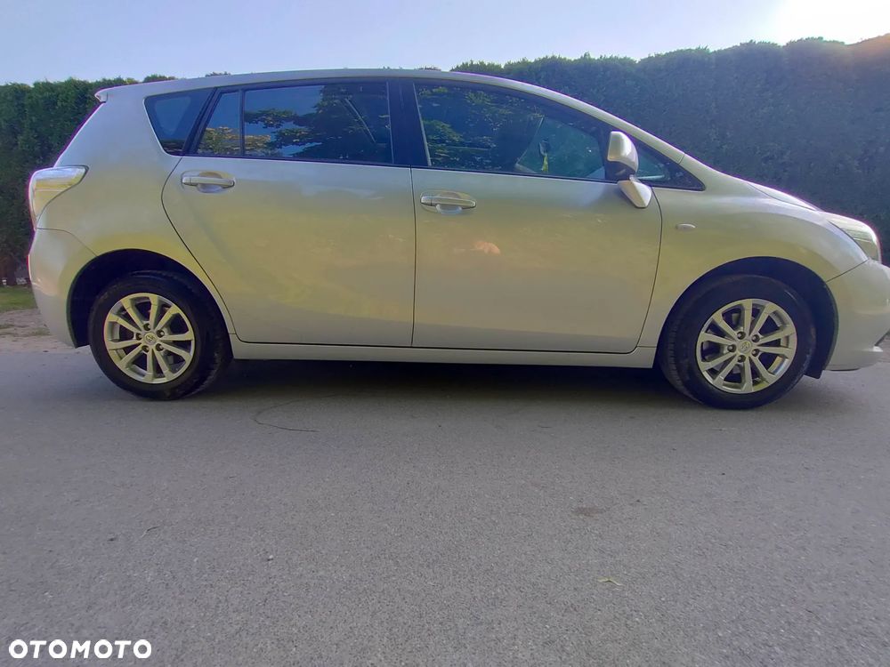 Toyota Verso 1.8 Edition - 9
