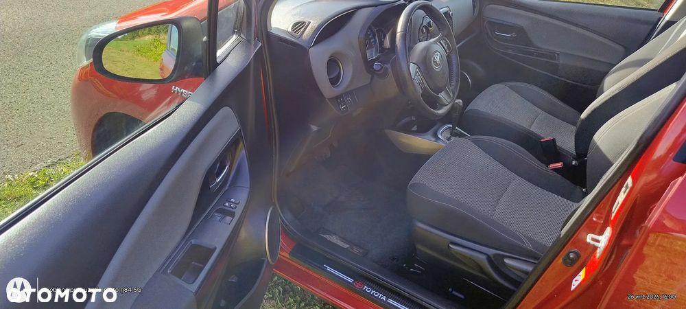 Toyota Yaris Hybrid 100 Premium - 23