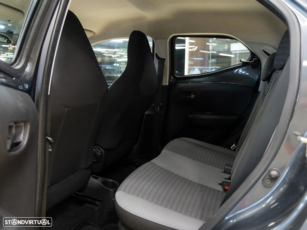 Toyota Aygo x-play connect - 17