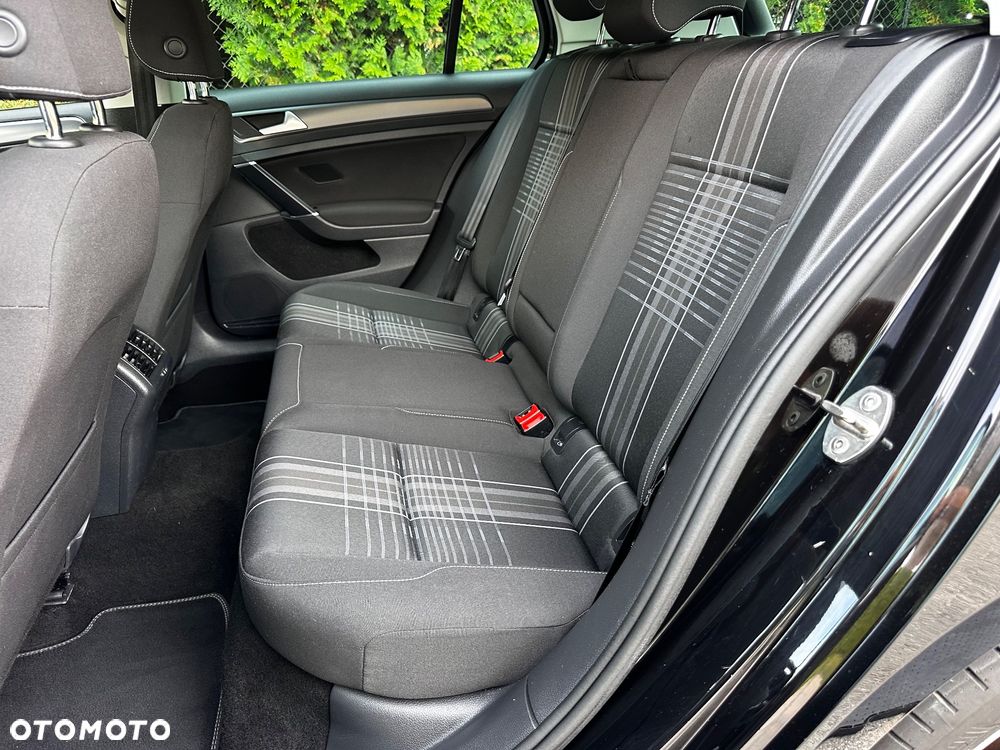 Volkswagen Golf 2.0 TDI BlueMotion Technology Lounge - 21
