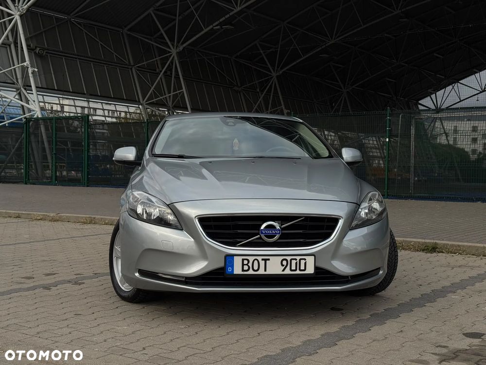 Volvo V40 2012 photo 2