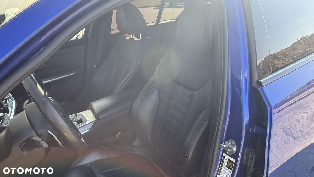 BMW Seria 3 330i xDrive M Sport - 11