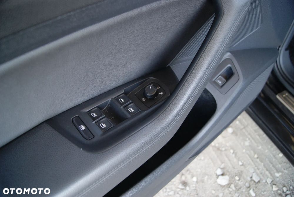 Volkswagen Passat 2.0 TDI (BlueMotion Technology) DSG Highline - 19