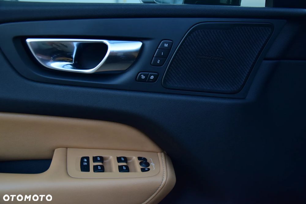 Volvo XC 60 B5 B AWD Inscription - 22