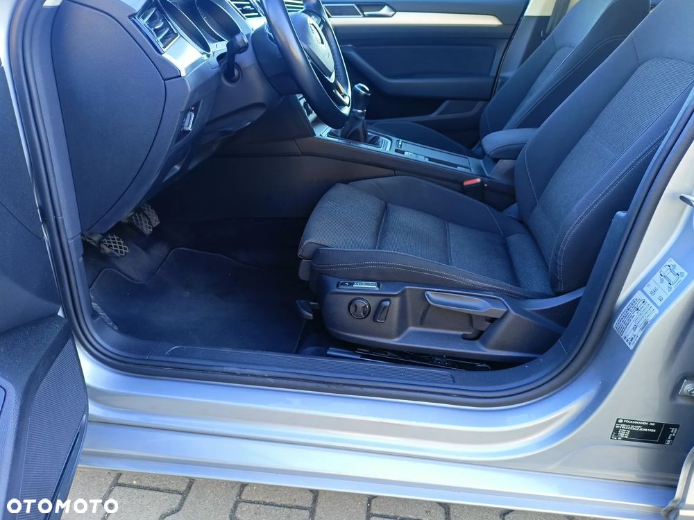Volkswagen Passat Variant 2.0 TDI SCR (BlueMotion Technology) Highline - 24