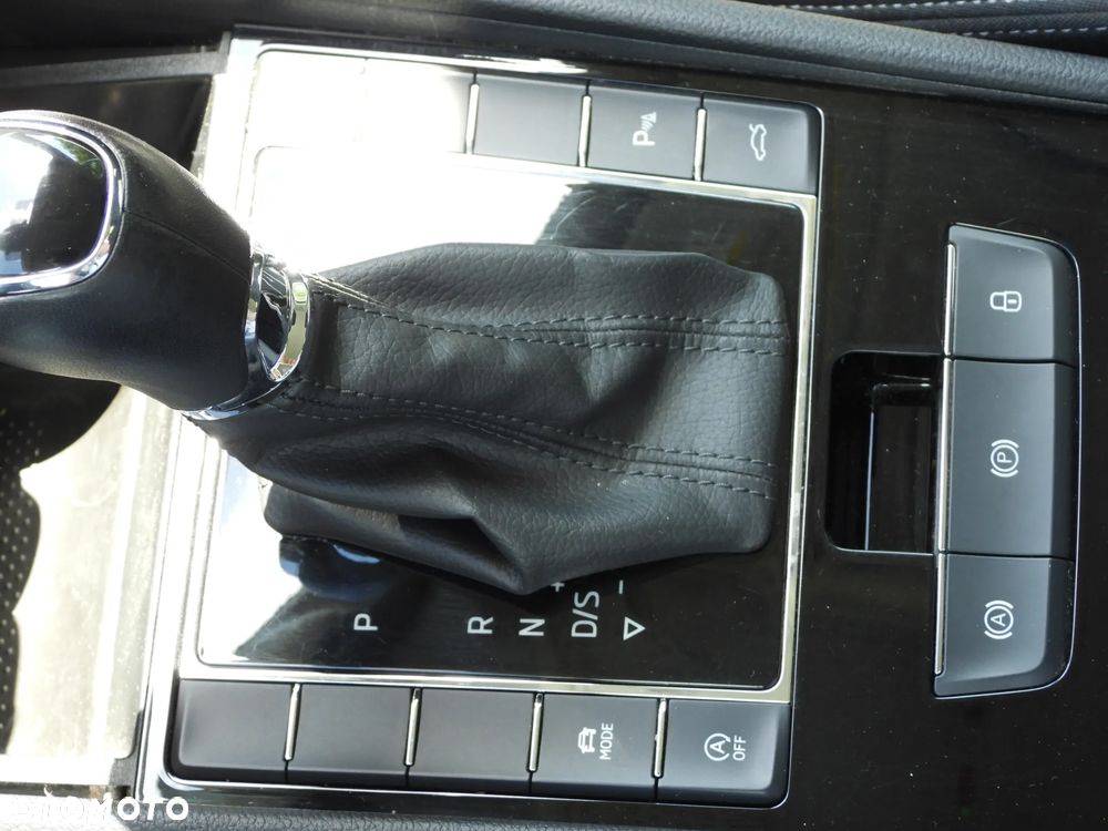 Skoda Superb 1.8 TSI Ambition DSG - 19