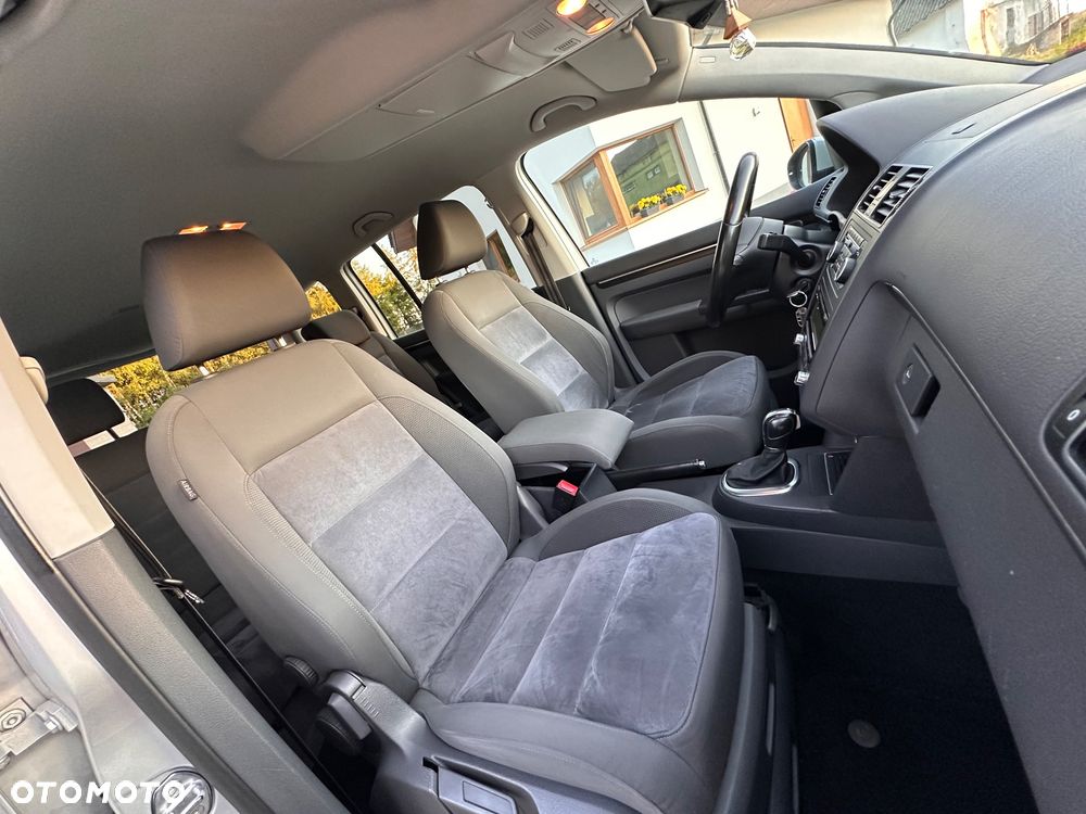 Volkswagen Touran 2.0 TDI DPF Highline DSG - 31