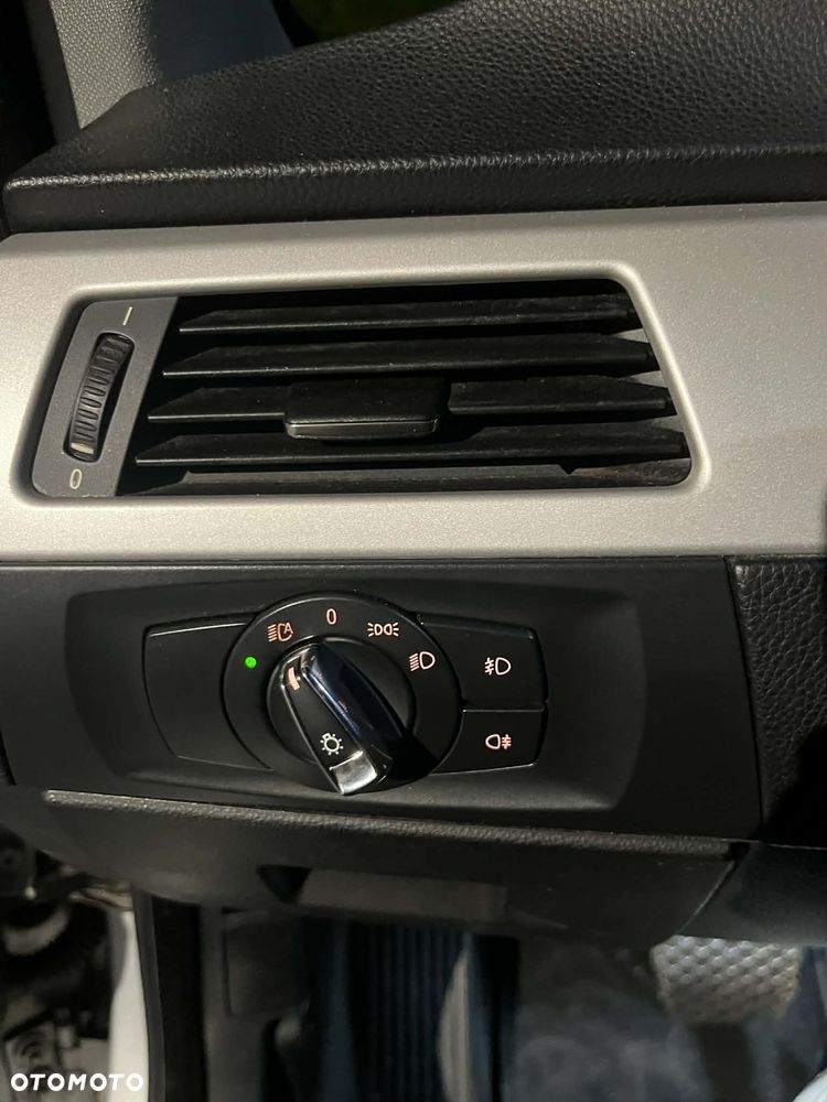 BMW Seria 3 320d xDrive - 14