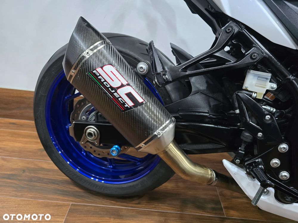 Suzuki GSX - 13
