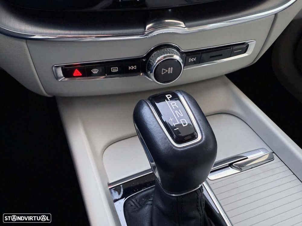 Volvo XC 60 2.0 D4 Momentum Plus Geartronic - 46