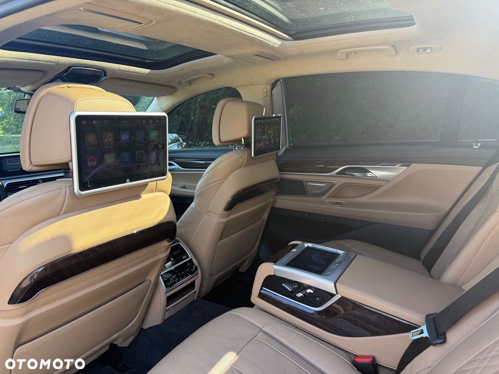 BMW Seria 7 750i xDrive sport - 11