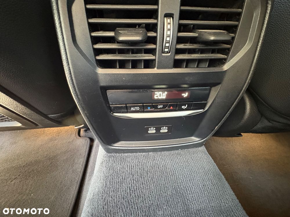 BMW Seria 3 320e PHEV - 16