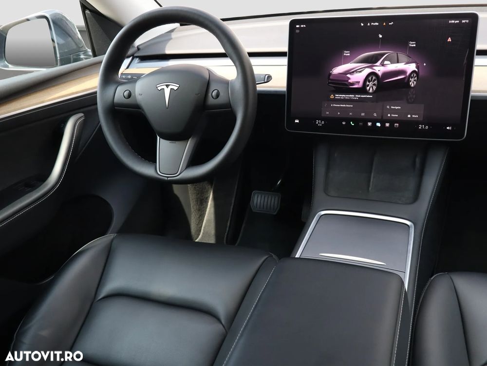 Tesla Model Y Long Range Dual Motor AWD - 12