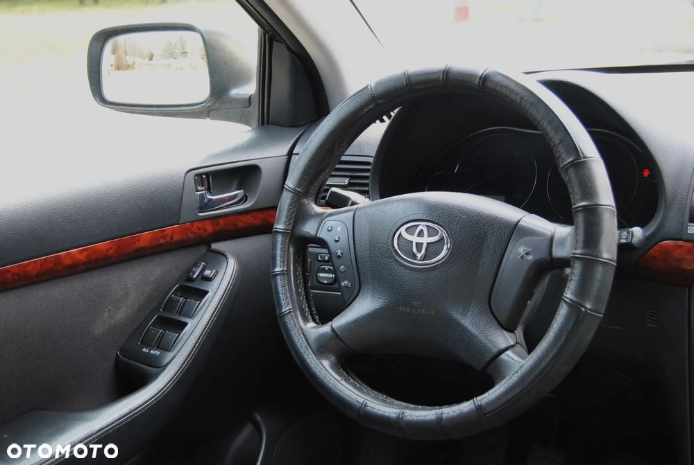 Toyota Avensis - 10